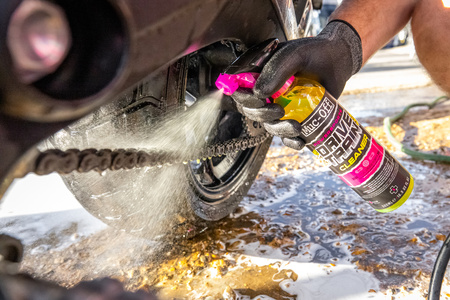 Muc-Off 20467 - Preparat czyszczący do układu napędowego - 500ml - Powersports Drivetrain Cleaner