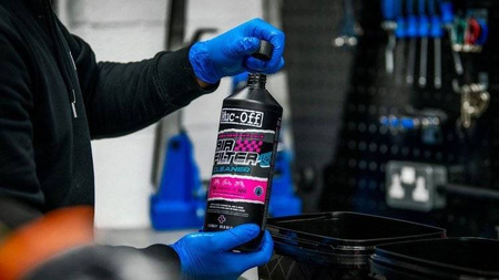 Muc-Off 20213 - Biodegradowalny płyn do czyszczenia gąbkowych filtrów powietrza - 1l - Air Filter Cleaner